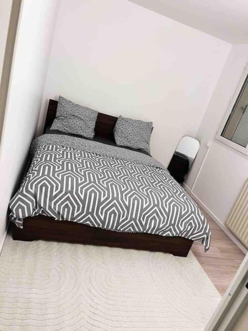 Logement Entier Chambre+Salon + Jardin & Terrasse Les Ulis Exterior foto